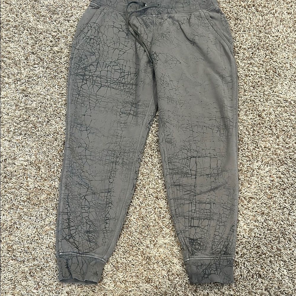 Lululemon Gray Jogger Pants with Abstract Pattern Size 12
